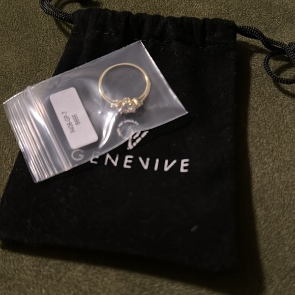 NEW Genevive Jewelry Sterling Silver Three CZ Stone “I Love You” Ring - Picture 2 of 2